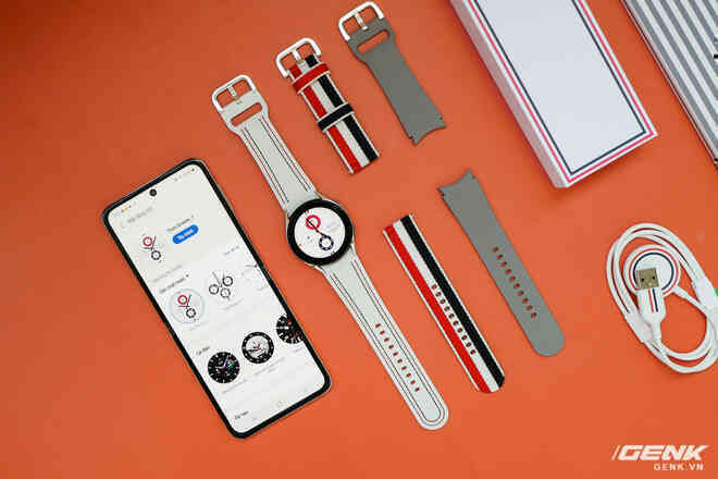 Mở hộp Galaxy Z Flip3 Thom Browne Edition: Bộ sưu tập chanh sả dành cho người sành điệu, giá chỉ sương sương 57 triệu - Ảnh 11. Mở hộp Galaxy Z Flip3 Thom Browne Edition: Bộ sưu tập chanh sả dành cho người sành điệu, giá chỉ sương sương 57 triệu - Ảnh 11.