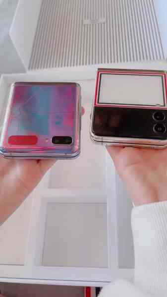 [Video] Cùng xem Ngọc Trinh mở hộp Galaxy Z Flip3 phiên bản VIP giá gần 60 triệu đồng - Ảnh 4.