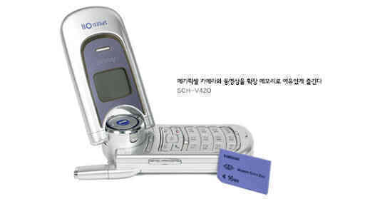 Samsung cover lại quảng cáo huyền thoại của mình 18 năm trước, nhưng lần này là quảng cáo cho Galaxy Z Fold3 - Ảnh 1.