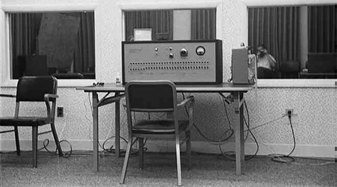 Thí nghiệm Milgram: Con người có thể dễ dàng đánh mất đi nhân tính khi họ có chỗ để dựa vào! - Ảnh 1. Thí nghiệm Milgram: Con người có thể dễ dàng đánh mất đi nhân tính khi họ có chỗ để dựa vào! - Ảnh 1.