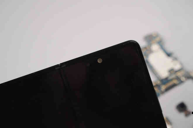 Galaxy Z Fold3 lần đầu được mổ bụng tại Việt Nam, hé lộ bí mật của camera ẩn dưới màn hình - Ảnh 2. Galaxy Z Fold3 lần đầu được mổ bụng tại Việt Nam, hé lộ bí mật của camera ẩn dưới màn hình - Ảnh 2.
