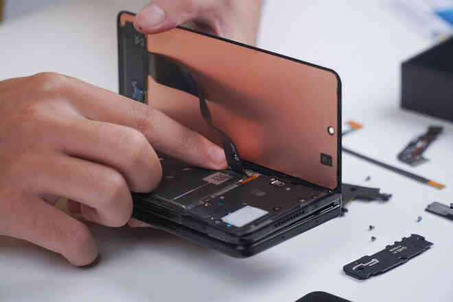 Galaxy Z Fold3 lần đầu được mổ bụng tại Việt Nam, hé lộ bí mật của camera ẩn dưới màn hình - Ảnh 17. Galaxy Z Fold3 lần đầu được mổ bụng tại Việt Nam, hé lộ bí mật của camera ẩn dưới màn hình - Ảnh 17.