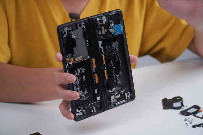 Galaxy Z Fold3 lần đầu được mổ bụng tại Việt Nam, hé lộ bí mật của camera ẩn dưới màn hình - Ảnh 19. Galaxy Z Fold3 lần đầu được mổ bụng tại Việt Nam, hé lộ bí mật của camera ẩn dưới màn hình - Ảnh 19.
