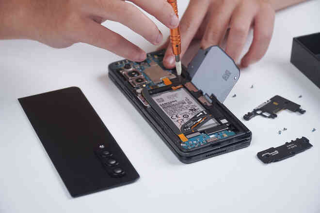 Galaxy Z Fold3 lần đầu được mổ bụng tại Việt Nam, hé lộ bí mật của camera ẩn dưới màn hình - Ảnh 10. Galaxy Z Fold3 lần đầu được mổ bụng tại Việt Nam, hé lộ bí mật của camera ẩn dưới màn hình - Ảnh 10.