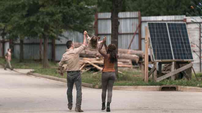 Liệu năng lượng tái tạo có thể giúp chúng ta sống sót nếu đại dịch zombie như The Walking Dead xảy ra? - Ảnh 6. Liệu năng lượng tái tạo có thể giúp chúng ta sống sót nếu đại dịch zombie như The Walking Dead xảy ra? - Ảnh 6.