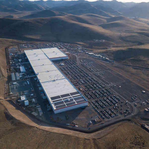 Phác họa siêu nhà máy Giga của VinFast: Quy mô khủng không kém Tesla, có thể đặt tại Hà Tĩnh - Ảnh 2.
