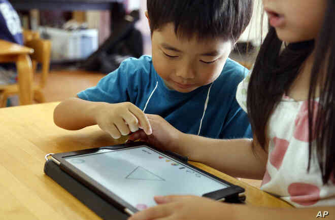 Loạt máy tính bảng từ 3.5 triệu mua cho con học online, lâu lâu bố mẹ dùng ké đọc báo, lướt web ngon lành - Ảnh 1.