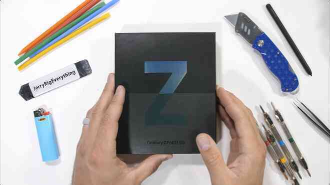 Galaxy Z Fold3 có độ bền ấn tượng, không mỏng manh như nhiều người nghĩ - Ảnh 1. Galaxy Z Fold3 có độ bền ấn tượng, không mỏng manh như nhiều người nghĩ - Ảnh 1.