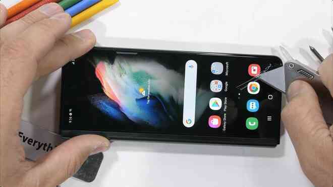 Galaxy Z Fold3 có độ bền ấn tượng, không mỏng manh như nhiều người nghĩ - Ảnh 4. Galaxy Z Fold3 có độ bền ấn tượng, không mỏng manh như nhiều người nghĩ - Ảnh 4.