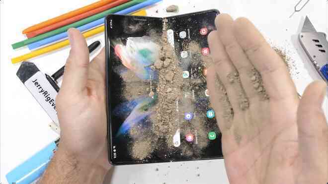 Galaxy Z Fold3 có độ bền ấn tượng, không mỏng manh như nhiều người nghĩ - Ảnh 10. Galaxy Z Fold3 có độ bền ấn tượng, không mỏng manh như nhiều người nghĩ - Ảnh 10.