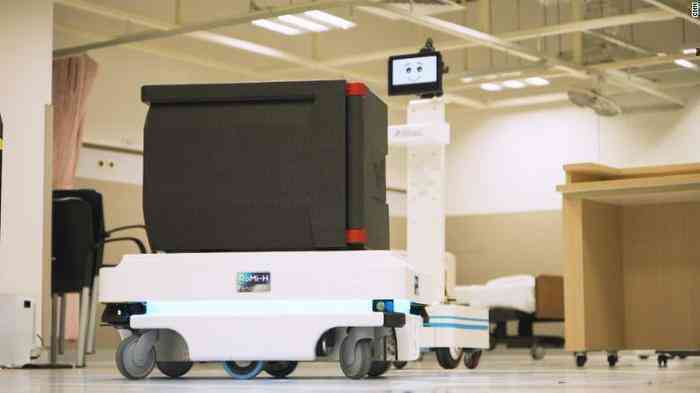 Hơn 50 robot làm việc tại bệnh viện công nghệ cao ở Singapore