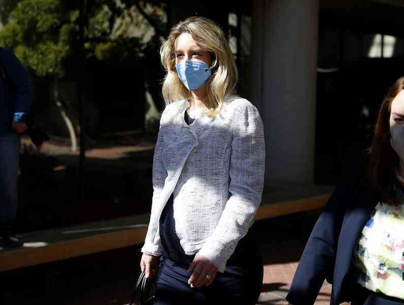 Elizabeth Holmes ảnh 2 Elizabeth Holmes anh 2