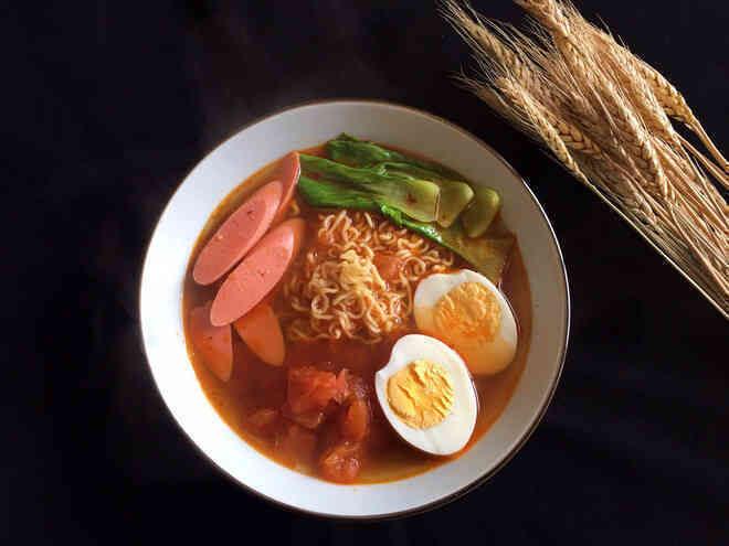 Đừng ăn mì tôm trứng xúc xích nữa, đây là cách để làm mì gói trở nên dinh dưỡng hơn - Ảnh 2.