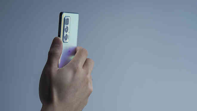 Motorola ra mắt smartphone cạnh tranh với Redmi K40: Giá 8.5 triệu đồng nhưng có màn hình OLED 144Hz, Snapdragon 870, camera tiềm vọng - Ảnh 3. Motorola ra mắt smartphone cạnh tranh với Redmi K40: Giá 8.5 triệu đồng nhưng có màn hình OLED 144Hz, Snapdragon 870, camera tiềm vọng - Ảnh 3.