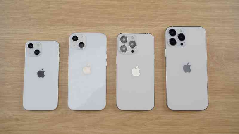 Cận cảnh mô hình 4 chiếc iPhone 13 tại Việt Nam