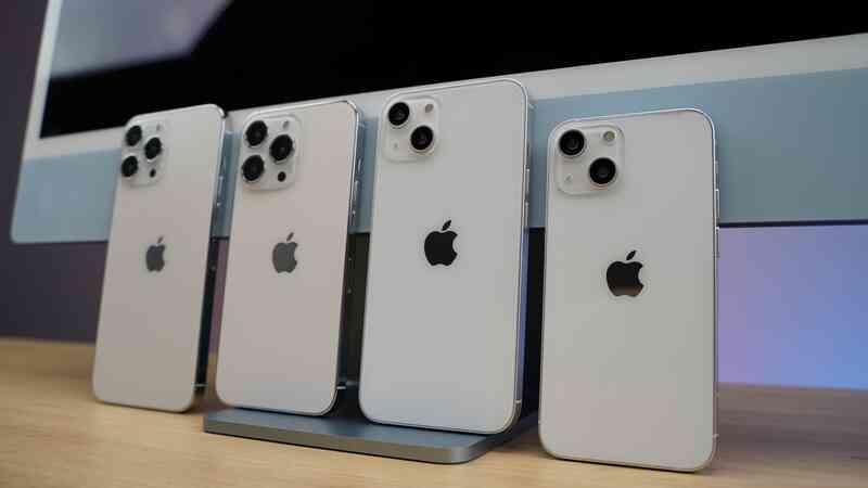 Cận cảnh mô hình 4 chiếc iPhone 13 tại Việt Nam - 2 Cận cảnh mô hình 4 chiếc iPhone 13 tại Việt Nam - 2