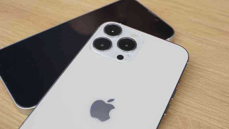 Cận cảnh mô hình 4 chiếc iPhone 13 tại Việt Nam - 11 Cận cảnh mô hình 4 chiếc iPhone 13 tại Việt Nam - 11
