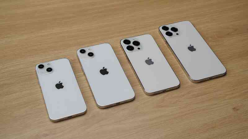 Cận cảnh mô hình 4 chiếc iPhone 13 tại Việt Nam - 3 Cận cảnh mô hình 4 chiếc iPhone 13 tại Việt Nam - 3