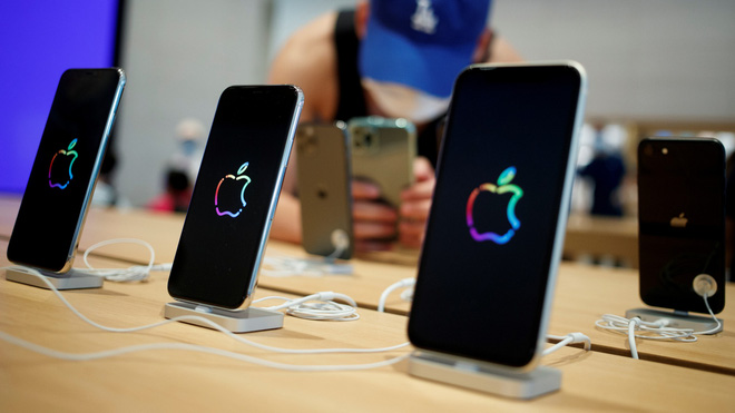 Trung Quốc "khát" nhân lực sản xuất iPhone, công ty thi nhau treo thưởng khủng để thu hút công nhân