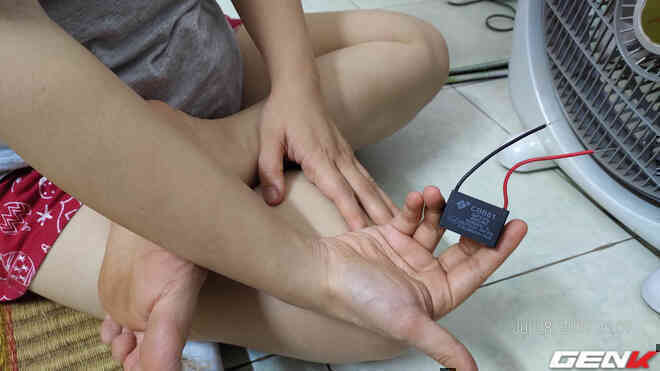 Quạt điện chạy lờ đờ, đã lau dầu mà không hiệu quả? Dùng kiến thức vật lý cấp III để chữa mà chỉ tốn có 8K thôi nhé! - Ảnh 8. Quạt điện chạy lờ đờ, đã lau dầu mà không hiệu quả? Dùng kiến thức vật lý cấp III để chữa mà chỉ tốn có 8K thôi nhé! - Ảnh 8.