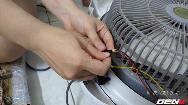 Quạt điện chạy lờ đờ, đã lau dầu mà không hiệu quả? Dùng kiến thức vật lý cấp III để chữa mà chỉ tốn có 8K thôi nhé! - Ảnh 10. Quạt điện chạy lờ đờ, đã lau dầu mà không hiệu quả? Dùng kiến thức vật lý cấp III để chữa mà chỉ tốn có 8K thôi nhé! - Ảnh 10.