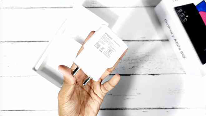 Xuất hiện video mở hộp Galaxy A52s: Phiên bản nâng cấp cấu hình của Galaxy A52 5G, thiết kế không đổi - Ảnh 3. Xuất hiện video mở hộp Galaxy A52s: Phiên bản nâng cấp cấu hình của Galaxy A52 5G, thiết kế không đổi - Ảnh 3.