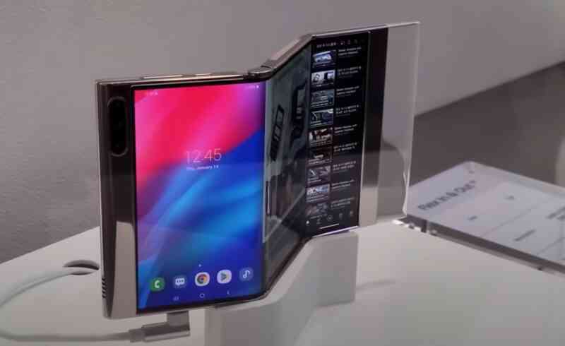 Cận cảnh chiếc smartphone màn hình gập 3 độc đáo của Samsung - 1 Cận cảnh chiếc smartphone màn hình gập 3 độc đáo của Samsung - 1