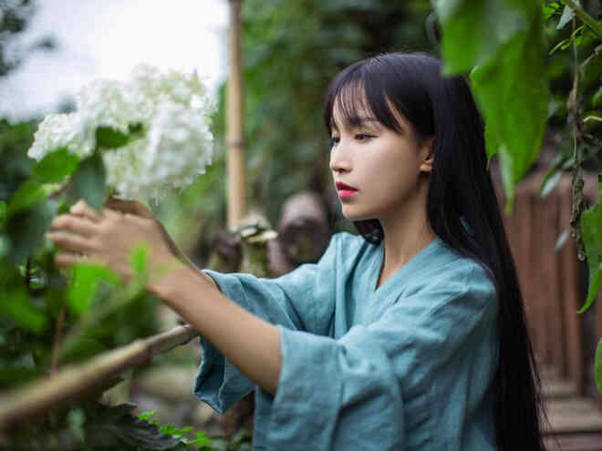 Lý Tử Thất đính chính chuyện ngừng ra video, tiết lộ phải nhờ cảnh sát vào cuộc vì bị tung tin đồn thất thiệt