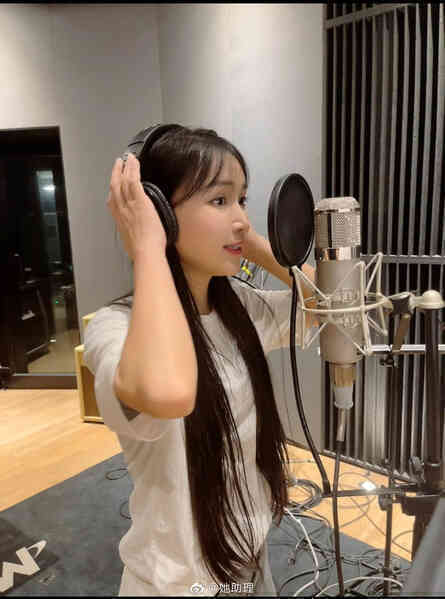 Độc quyền: Lý Tử Thất đính chính chuyện ngừng ra video, tiết lộ phải nhờ cảnh sát vào cuộc vì bị tung tin đồn thất thiệt - Ảnh 6. Độc quyền: Lý Tử Thất đính chính chuyện ngừng ra video, tiết lộ phải nhờ cảnh sát vào cuộc vì bị tung tin đồn thất thiệt - Ảnh 6.