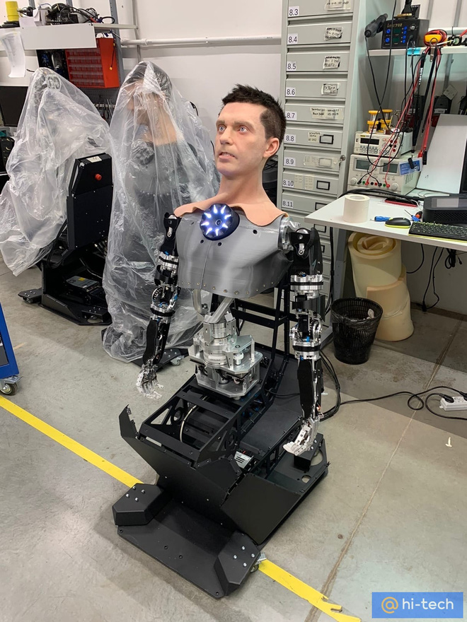 Rợn tóc gáy với mẫu robot quá giống người Cyborg Terminator của Nga: có thể biến thành bất cứ người nào - Ảnh 6. Rợn tóc gáy với mẫu robot quá giống người Cyborg Terminator của Nga: có thể biến thành bất cứ người nào - Ảnh 6.