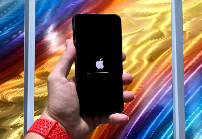 Apple khuyến cáo người dùng cập nhật hệ điều hành iOS 14.8 ngay lập tức, để tránh lỗ hổng bảo mật nghiêm trọng - Ảnh 1. Apple khuyến cáo người dùng cập nhật hệ điều hành iOS 14.8 ngay lập tức, để tránh lỗ hổng bảo mật nghiêm trọng - Ảnh 1.