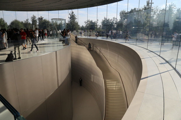 Cận cảnh Apple Park: Văn phòng đẹp nhất thế giới trị giá 5 tỷ USD, nơi tổ chức buổi ra mắt iPhone 13 đêm nay! - Ảnh 13. Cận cảnh Apple Park: Văn phòng đẹp nhất thế giới trị giá 5 tỷ USD, nơi tổ chức buổi ra mắt iPhone 13 đêm nay! - Ảnh 13.