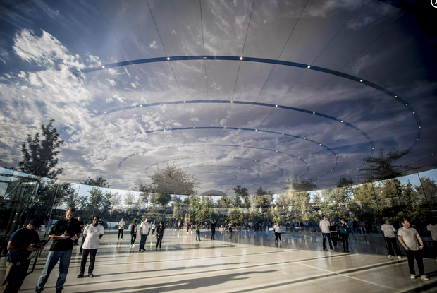 Cận cảnh Apple Park: Văn phòng đẹp nhất thế giới trị giá 5 tỷ USD, nơi tổ chức buổi ra mắt iPhone 13 đêm nay! - Ảnh 15. Cận cảnh Apple Park: Văn phòng đẹp nhất thế giới trị giá 5 tỷ USD, nơi tổ chức buổi ra mắt iPhone 13 đêm nay! - Ảnh 15.