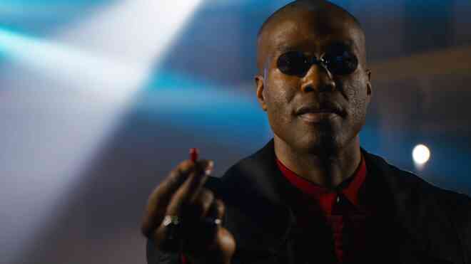 Soi trailer The Matrix: Resurrections: Neo trở lại và lợi hại hơn xưa, Trinity cũng hồi sinh nhưng thực chất là 1 agent? - Ảnh 12. Soi trailer The Matrix: Resurrections: Neo trở lại và lợi hại hơn xưa, Trinity cũng hồi sinh nhưng thực chất là 1 agent? - Ảnh 12.