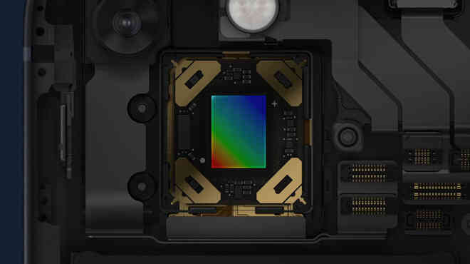 iPhone 13 và iPhone 13 mini chính thức: Tai thỏ gọn hơn, camera có chống rung cảm biến, Apple A15, giá từ 699 USD - Ảnh 9. iPhone 13 và iPhone 13 mini chính thức: Tai thỏ gọn hơn, camera có chống rung cảm biến, Apple A15, giá từ 699 USD - Ảnh 9.