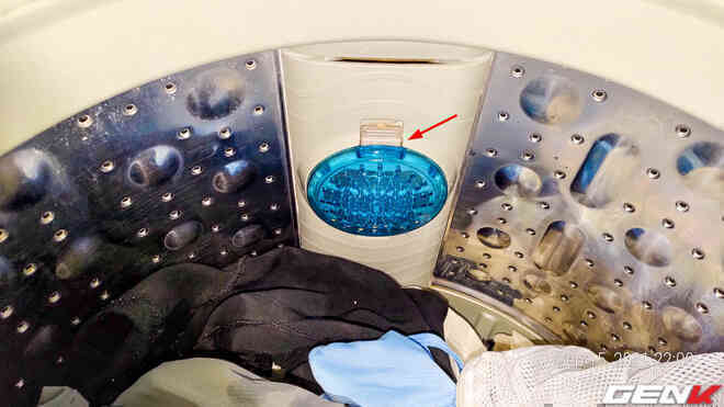Dùng máy giặt bao nhiêu năm, bạn đã từng thử tháo cục này ra chưa? Nếu chưa thì đừng shock nhé - Ảnh 2.