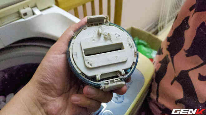Dùng máy giặt bao nhiêu năm, bạn đã từng thử tháo cục này ra chưa? Nếu chưa thì đừng shock nhé - Ảnh 5. Dùng máy giặt bao nhiêu năm, bạn đã từng thử tháo cục này ra chưa? Nếu chưa thì đừng shock nhé - Ảnh 5.