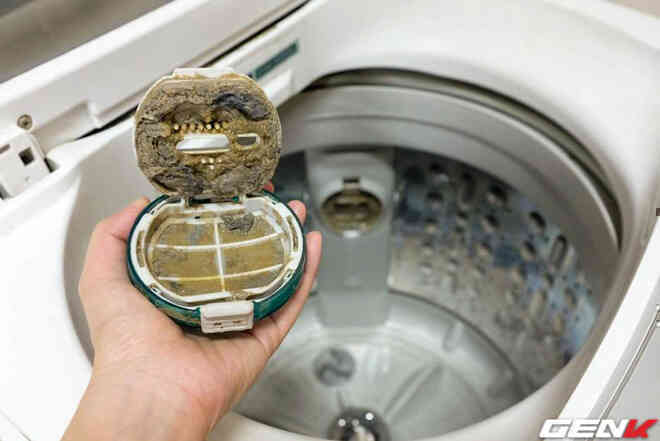Dùng máy giặt bao nhiêu năm, bạn đã từng thử tháo cục này ra chưa? Nếu chưa thì đừng shock nhé - Ảnh 6.