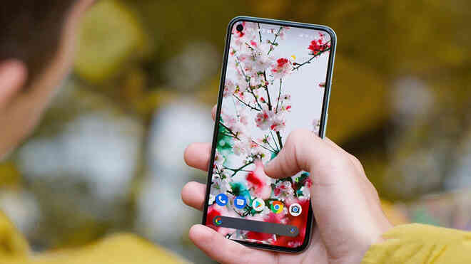 Đang tìm điện thoại tầm trung chất lượng thì đây là 5 gợi ý “chuẩn chỉ” từ The Verge - Ảnh 3. Đang tìm điện thoại tầm trung chất lượng thì đây là 5 gợi ý “chuẩn chỉ” từ The Verge - Ảnh 3.