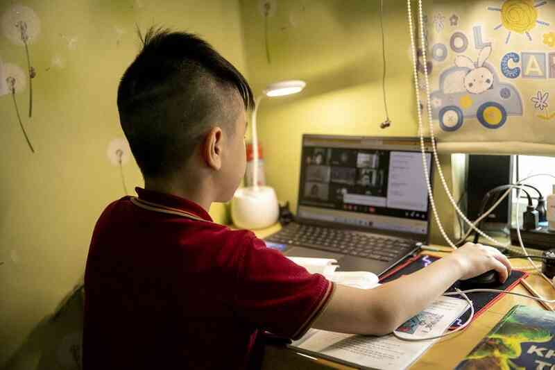 Cách bảo vệ mắt cho trẻ khi học online