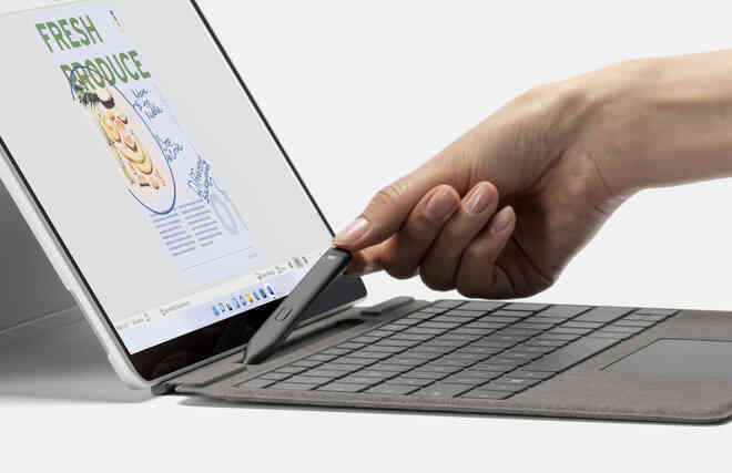 Microsoft ra mắt Surface Pro 8: Màn hình 120Hz, chip Intel Core thế hệ 11, hỗ trợ Thunderbolt 4, giá từ 1099 USD - Ảnh 3. Microsoft ra mắt Surface Pro 8: Màn hình 120Hz, chip Intel Core thế hệ 11, hỗ trợ Thunderbolt 4, giá từ 1099 USD - Ảnh 3.