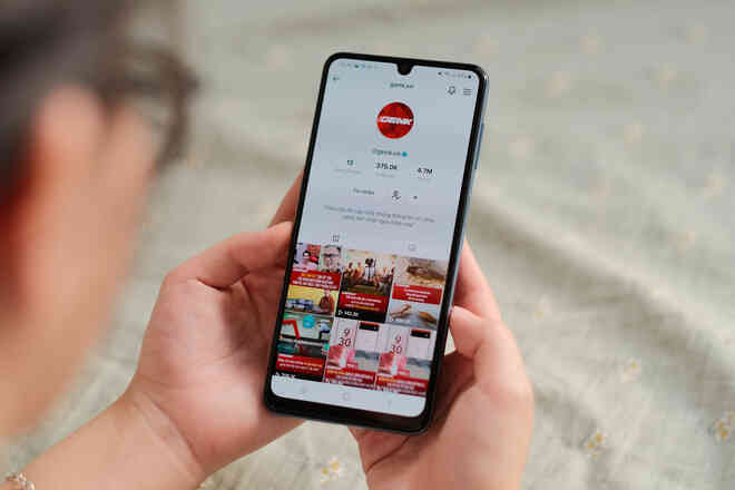 Samsung giữ vững ngôi vương trên đường đua smartphone tầm trung, nâng cấp màn hình nhưng vẫn giữ cấu hình mạnh mẽ - Ảnh 3. Samsung giữ vững ngôi vương trên đường đua smartphone tầm trung, nâng cấp màn hình nhưng vẫn giữ cấu hình mạnh mẽ - Ảnh 3.