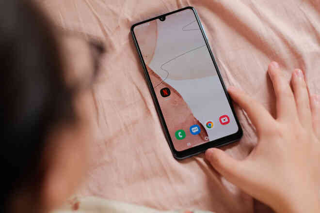 Samsung giữ vững ngôi vương trên đường đua smartphone tầm trung, nâng cấp màn hình nhưng vẫn giữ cấu hình mạnh mẽ - Ảnh 4. Samsung giữ vững ngôi vương trên đường đua smartphone tầm trung, nâng cấp màn hình nhưng vẫn giữ cấu hình mạnh mẽ - Ảnh 4.