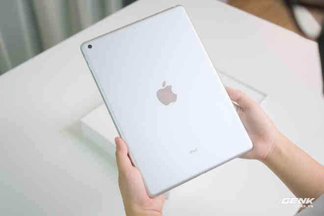 Trên tay iPad 9 tại VN: Thiết kế lỗi thời nhưng vẫn sẽ bán rất chạy! - Ảnh 3.