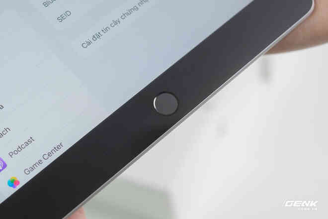 Trên tay iPad 9 tại VN: Thiết kế lỗi thời nhưng vẫn sẽ bán rất chạy! - Ảnh 6. Trên tay iPad 9 tại VN: Thiết kế lỗi thời nhưng vẫn sẽ bán rất chạy! - Ảnh 6.