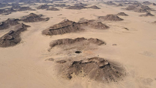 Lần đầu tiên có đoàn thám hiểm chạm tới đáy giếng địa ngục triệu năm tuổi ở Yemen - Ảnh 4.