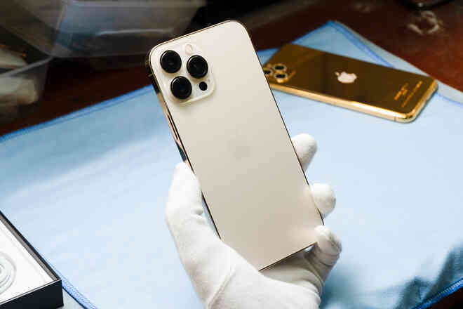  Hình ảnh mổ bụng chiếc iPhone 13 Pro Max đầu tiên tại Việt Nam, bên trong chiếc smartphone xịn xò này có gì? - Ảnh 1.