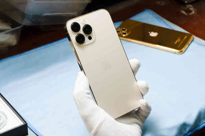 Hình ảnh "mổ bụng" chiếc iPhone 13 Pro Max đầu tiên tại Việt Nam, bên trong chiếc smartphone xịn xò này có gì?