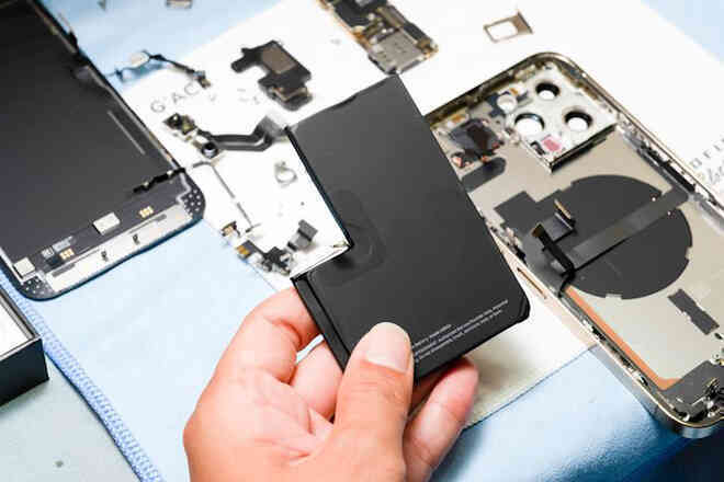 Hình ảnh mổ bụng chiếc iPhone 13 Pro Max đầu tiên tại Việt Nam, bên trong chiếc smartphone xịn xò này có gì? - Ảnh 4. Hình ảnh mổ bụng chiếc iPhone 13 Pro Max đầu tiên tại Việt Nam, bên trong chiếc smartphone xịn xò này có gì? - Ảnh 4.