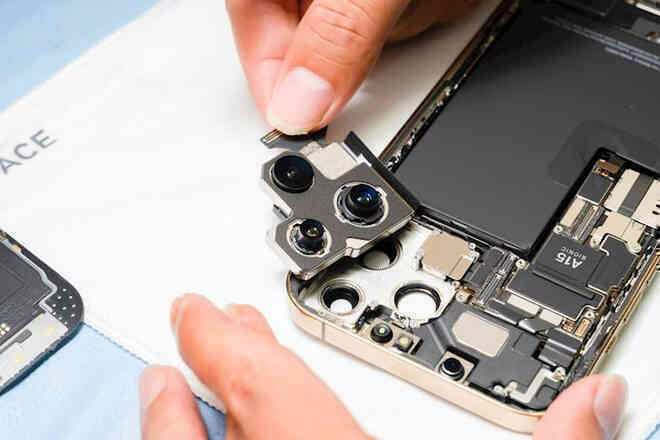 Hình ảnh mổ bụng chiếc iPhone 13 Pro Max đầu tiên tại Việt Nam, bên trong chiếc smartphone xịn xò này có gì? - Ảnh 5. Hình ảnh mổ bụng chiếc iPhone 13 Pro Max đầu tiên tại Việt Nam, bên trong chiếc smartphone xịn xò này có gì? - Ảnh 5.